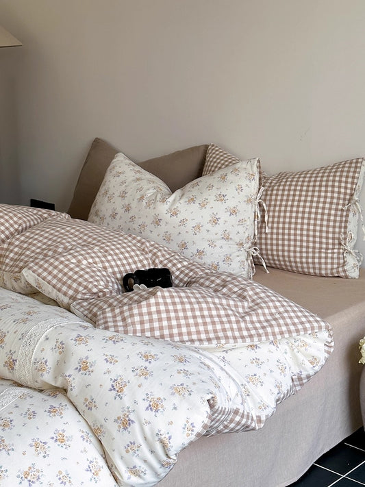 Floral Checkered Bedding Set