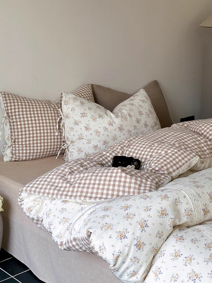 Floral Checkered Bedding Set